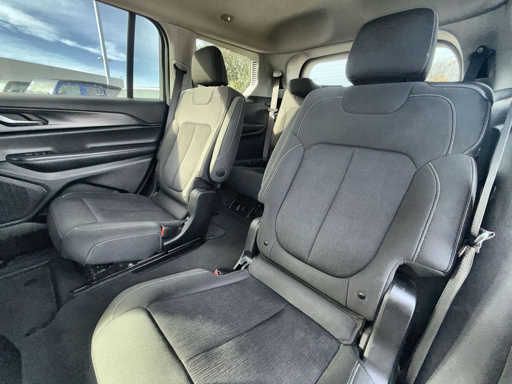 Thumbnail: 2023 Jeep Grand Cherokee L - 22