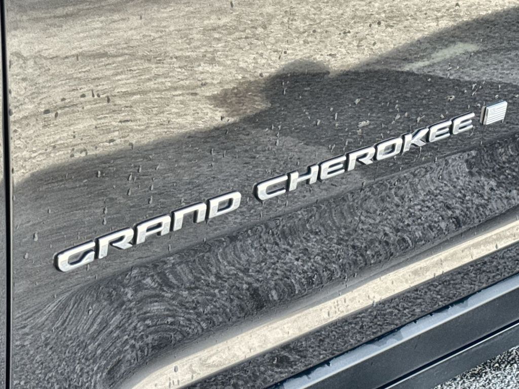 Thumbnail: 2023 Jeep Grand Cherokee L - 21