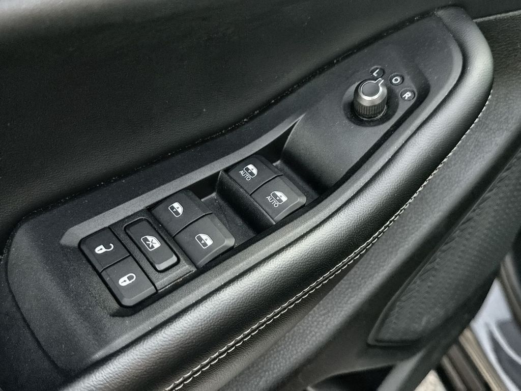 Thumbnail: 2023 Jeep Grand Cherokee L - 26