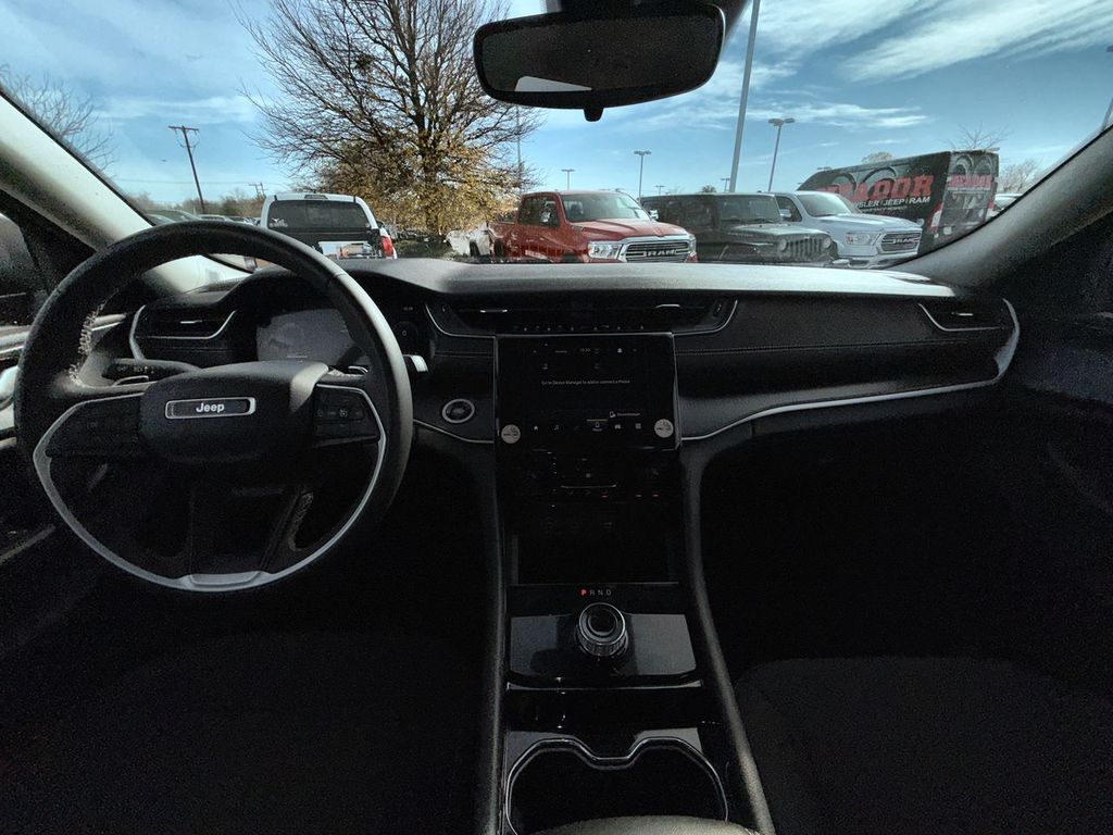 Thumbnail: 2023 Jeep Grand Cherokee L - 9