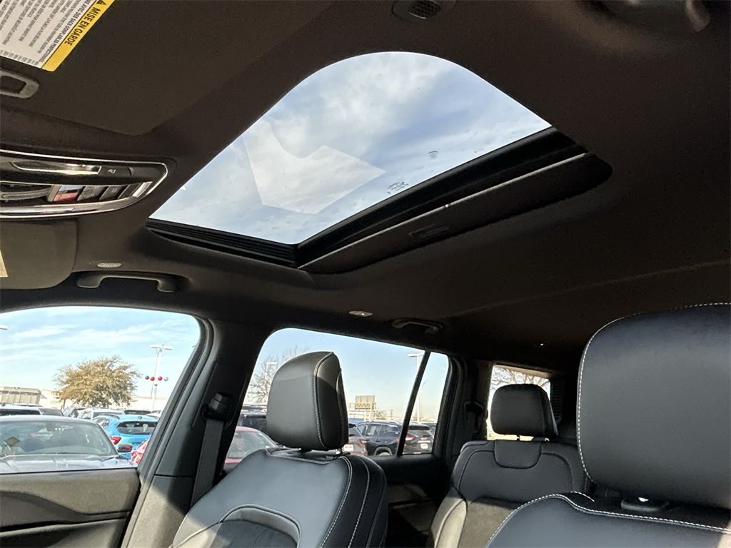 2025 Jeep Grand Cherokee L Altitude 29