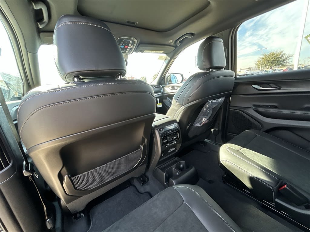 2025 Jeep Grand Cherokee L Altitude 10