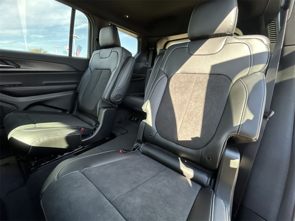 2025 Jeep Grand Cherokee L Altitude 13