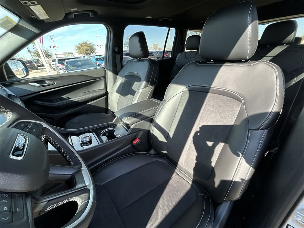 2025 Jeep Grand Cherokee L Altitude 11