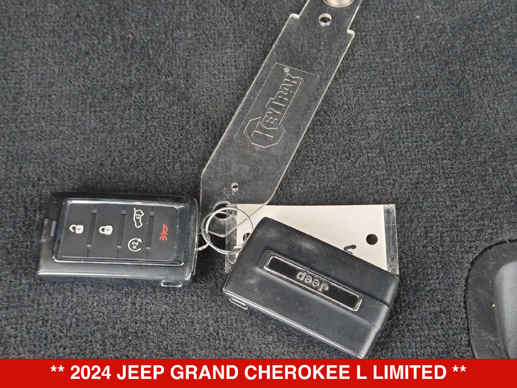 Thumbnail: 2024 Jeep Grand Cherokee L - 17