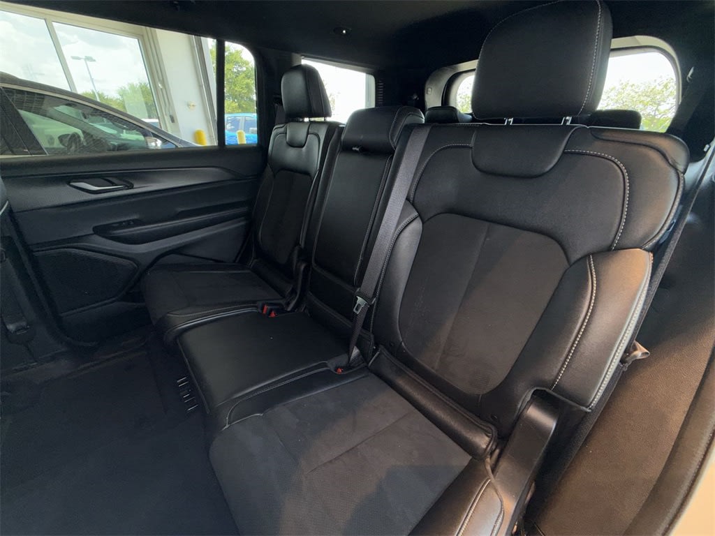 Thumbnail: 2024 Jeep Grand Cherokee L - 21