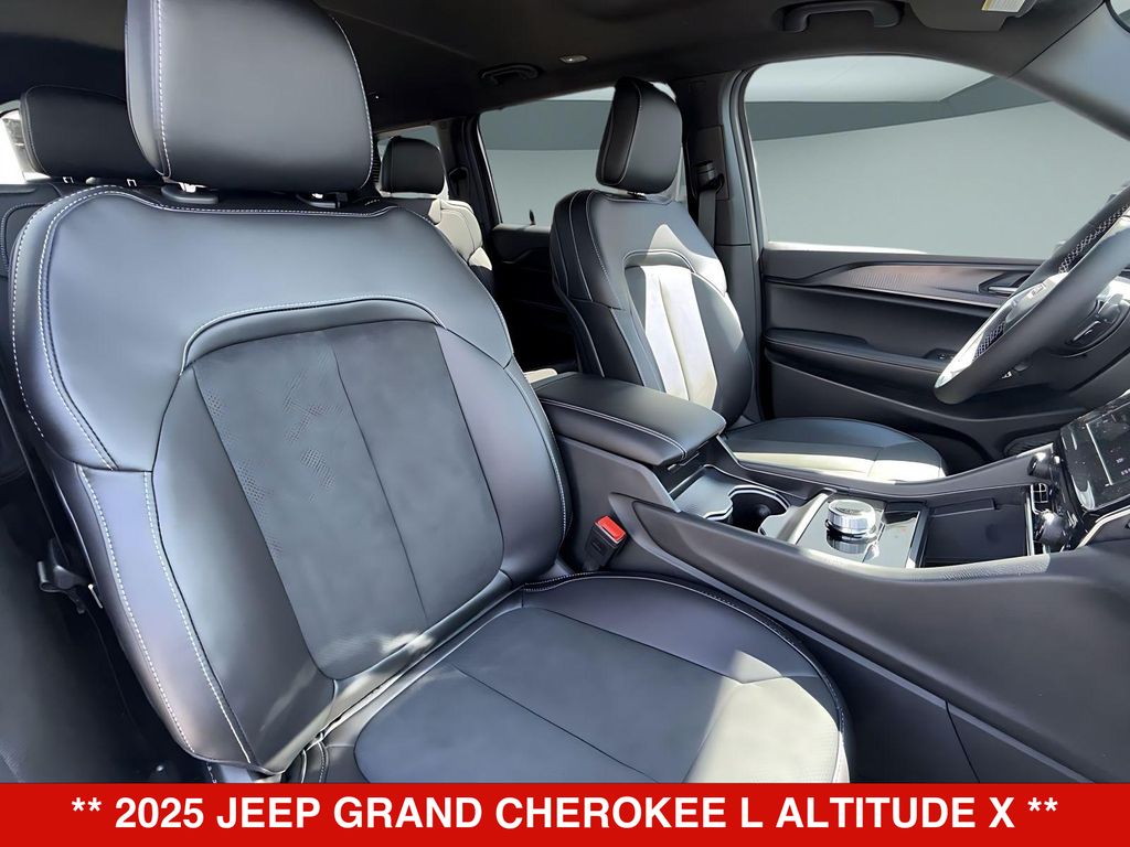 Thumbnail: 2025 Jeep Grand Cherokee L - 12