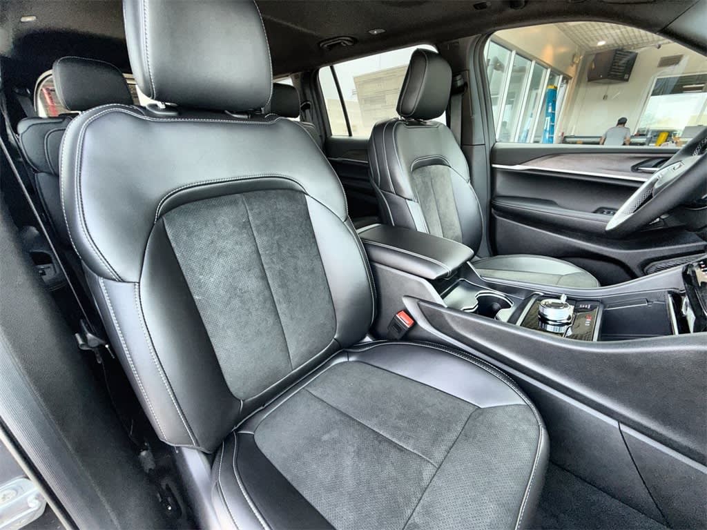 Thumbnail: 2026 Jeep Grand Cherokee L - 12