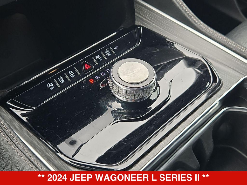 Thumbnail: 2024 Jeep Wagoneer - 7
