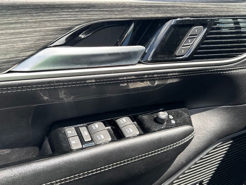 Thumbnail: 2024 Jeep Wagoneer - 16
