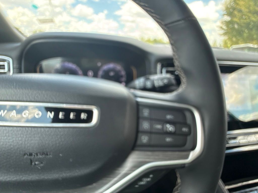 Thumbnail: 2024 Jeep Wagoneer - 25