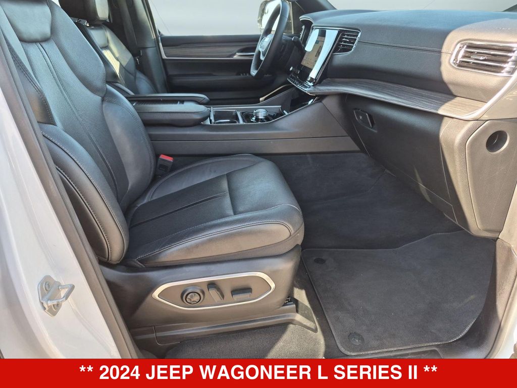 Thumbnail: 2024 Jeep Wagoneer - 12