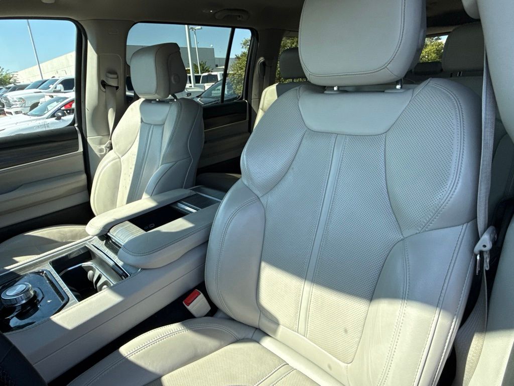 Thumbnail: 2024 Jeep Wagoneer - 9