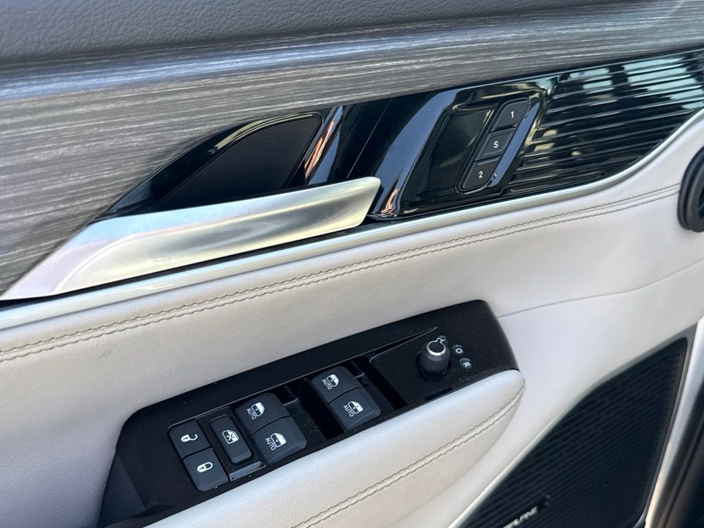 Thumbnail: 2024 Jeep Wagoneer - 19