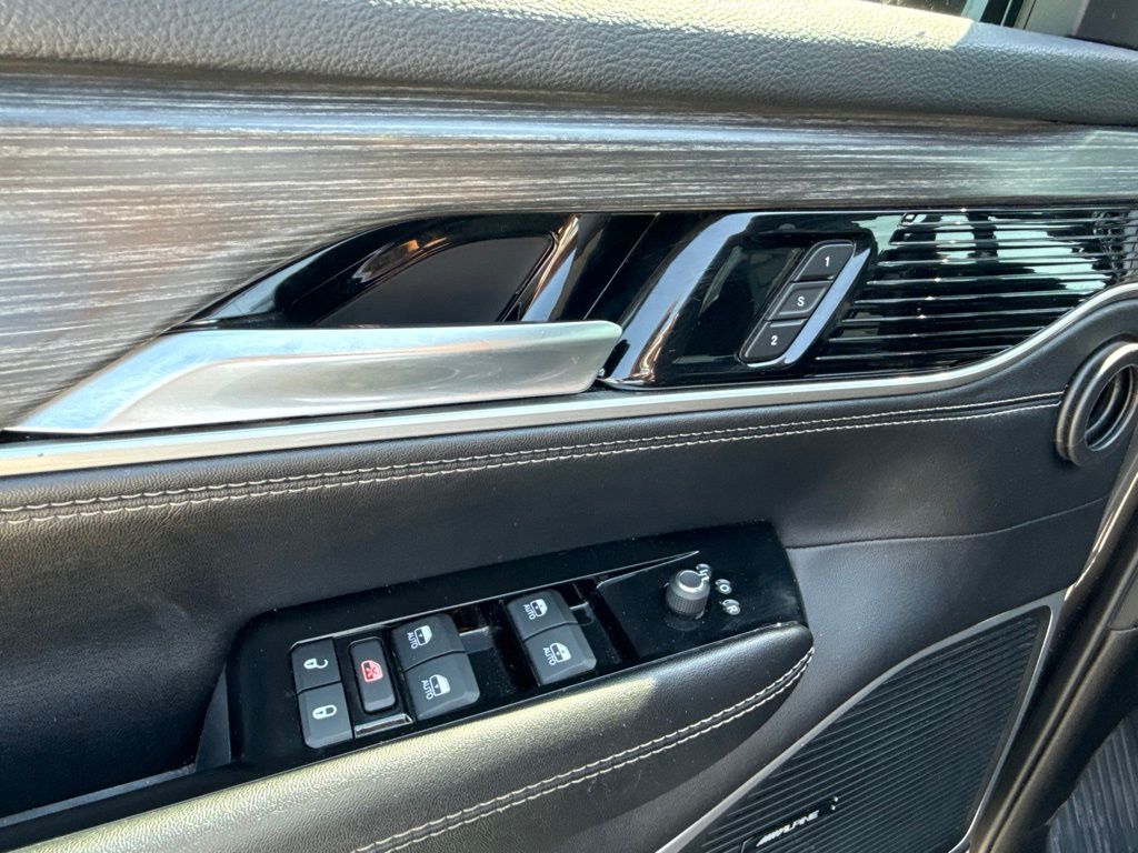 Thumbnail: 2024 Jeep Wagoneer - 17