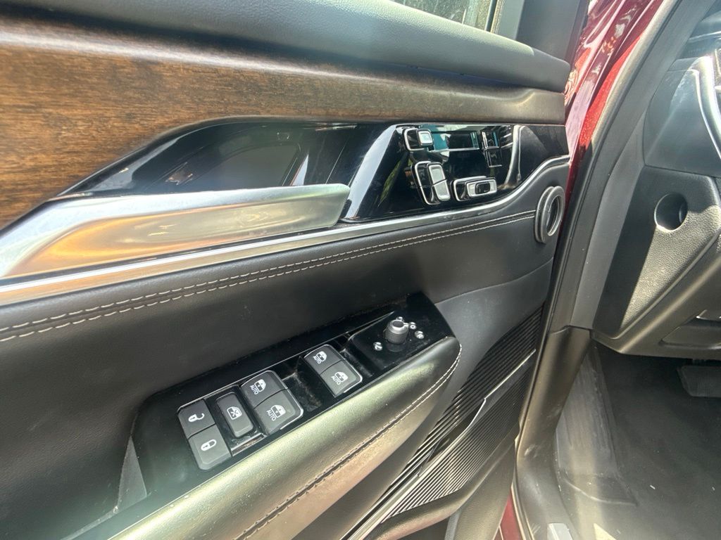 Thumbnail: 2023 Jeep Grand Wagoneer L - 12