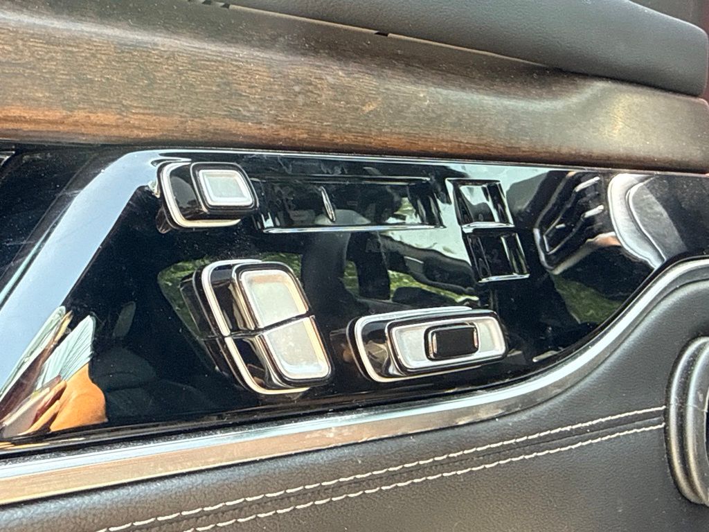 Thumbnail: 2023 Jeep Grand Wagoneer L - 19