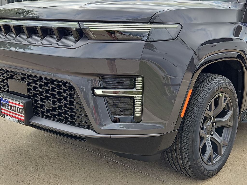 Thumbnail: 2026 Jeep Grand Wagoneer - 23