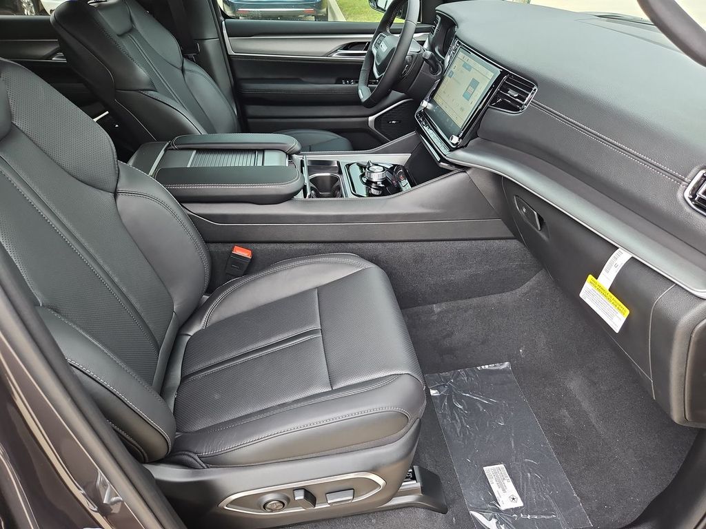 Thumbnail: 2026 Jeep Grand Wagoneer - 27