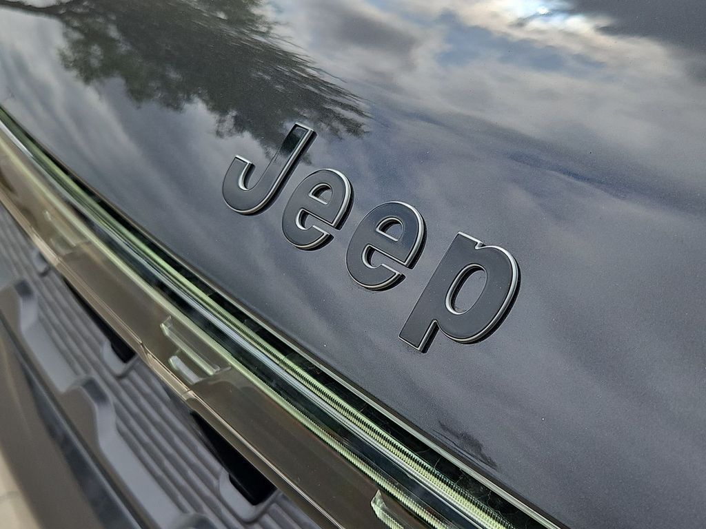 Thumbnail: 2026 Jeep Grand Wagoneer - 6