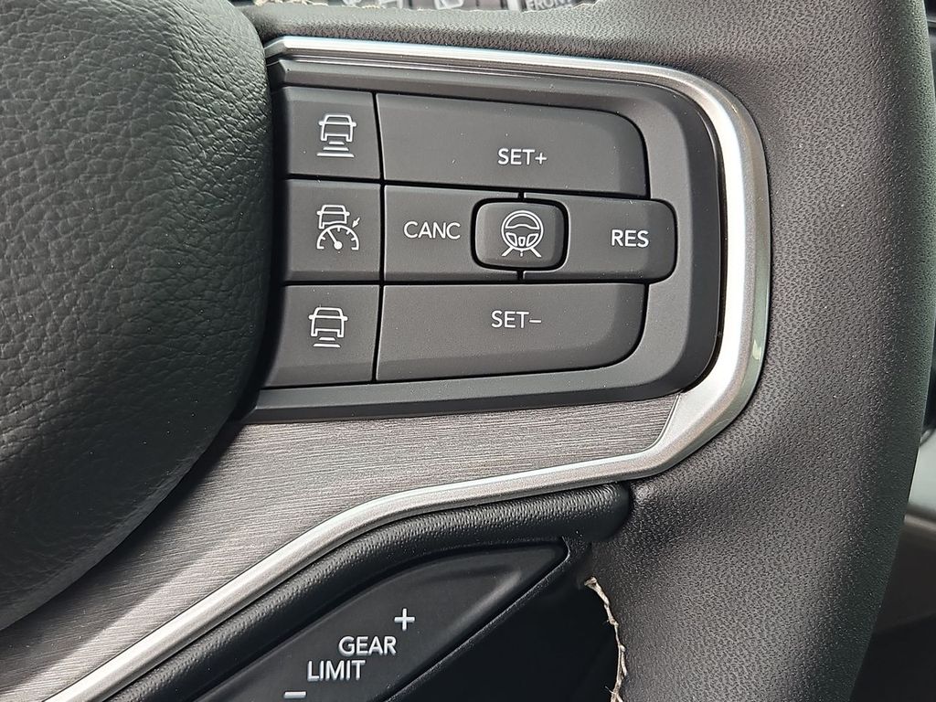 Thumbnail: 2026 Jeep Grand Wagoneer - 30