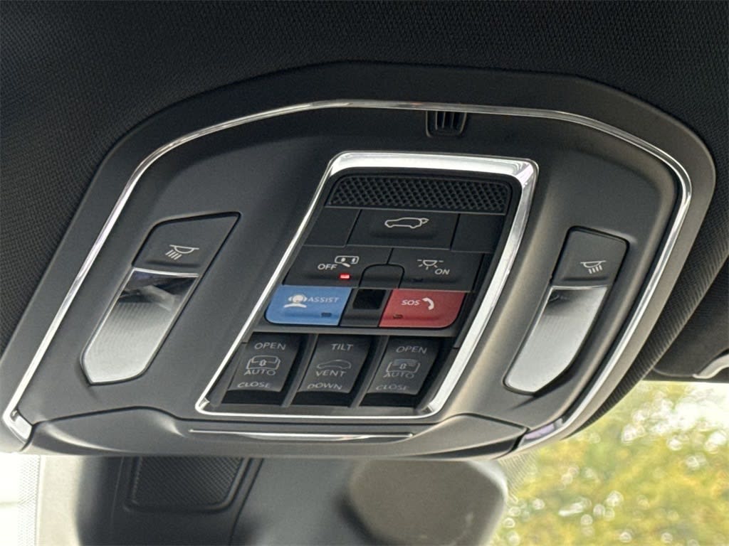 Thumbnail: 2025 Jeep Wagoneer - 24