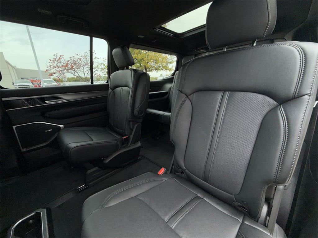 Thumbnail: 2025 Jeep Wagoneer - 20