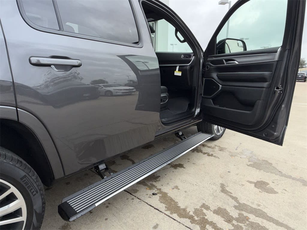 Thumbnail: 2025 Jeep Wagoneer - 22