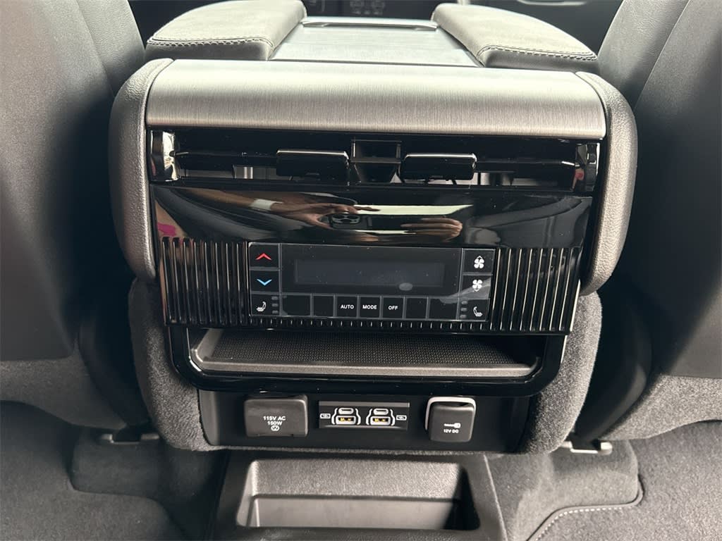 Thumbnail: 2025 Jeep Wagoneer - 25