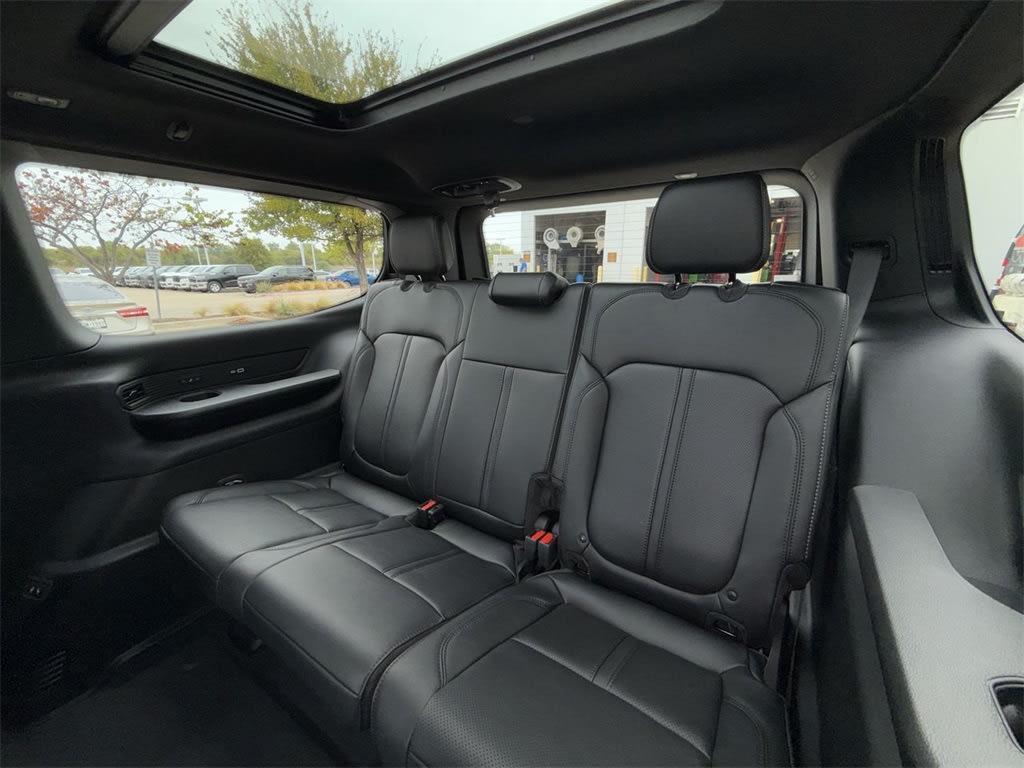 Thumbnail: 2025 Jeep Wagoneer - 21