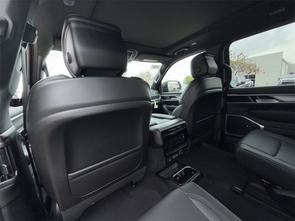 Thumbnail: 2025 Jeep Wagoneer - 13