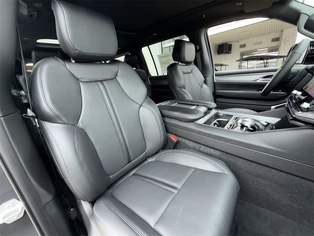 Thumbnail: 2025 Jeep Wagoneer - 12