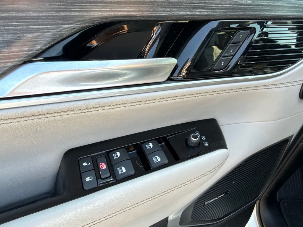 Thumbnail: 2024 Jeep Wagoneer - 18