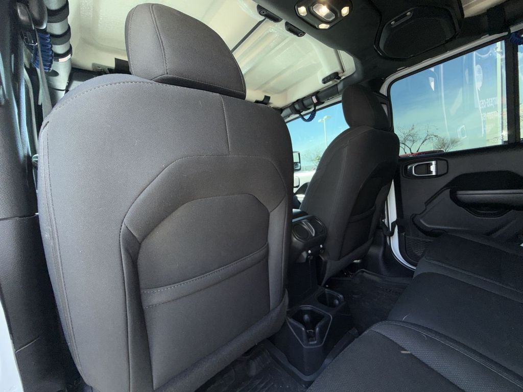 Thumbnail: 2021 Jeep Gladiator - 11