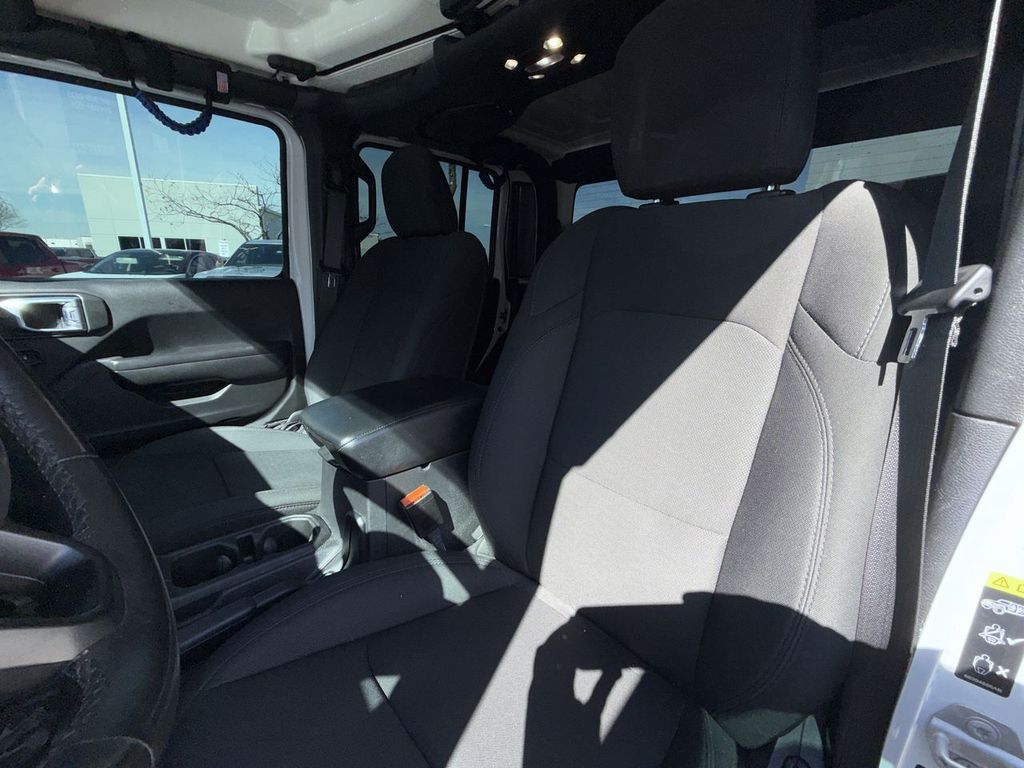 Thumbnail: 2021 Jeep Gladiator - 9