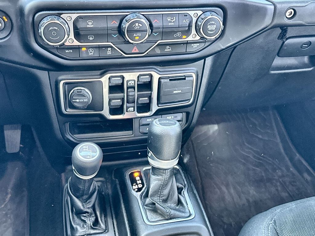 Thumbnail: 2021 Jeep Gladiator - 14