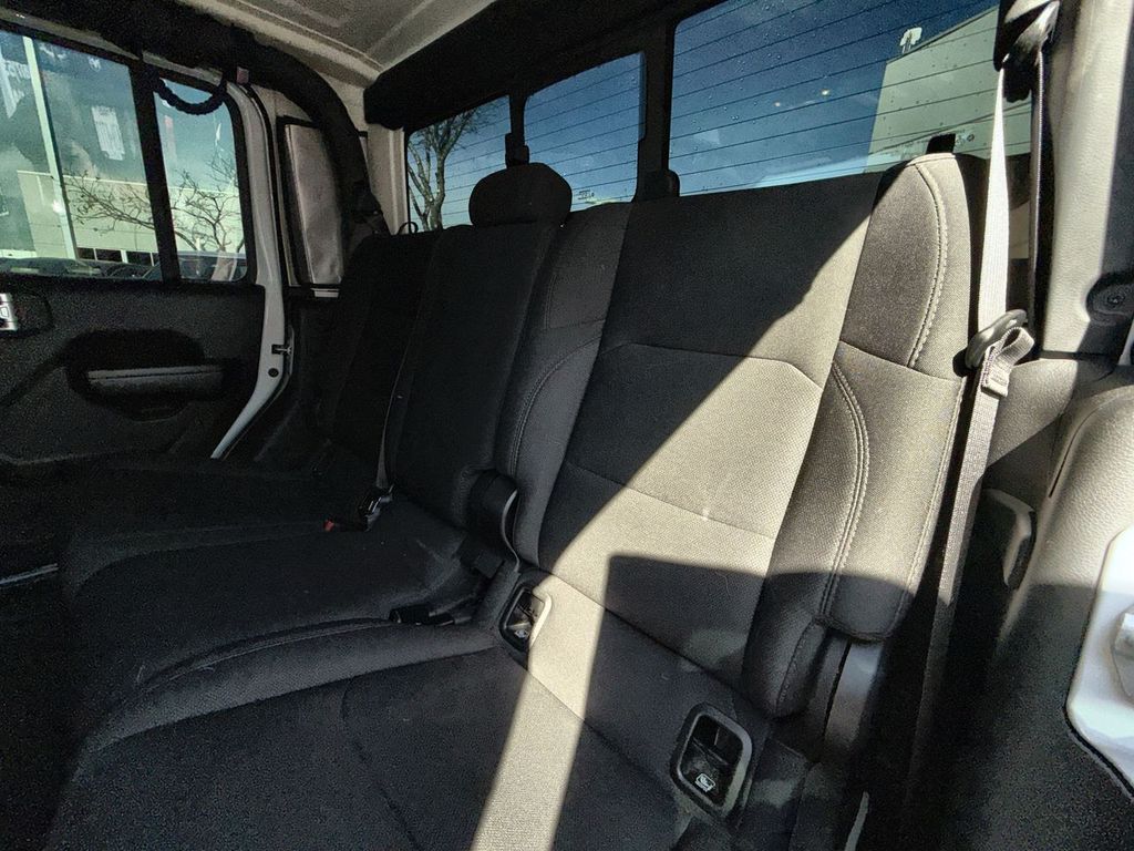 Thumbnail: 2021 Jeep Gladiator - 20