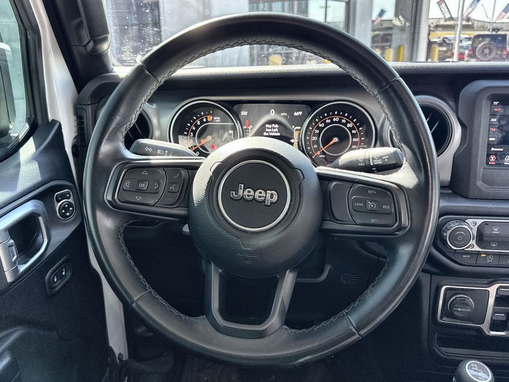 Thumbnail: 2021 Jeep Gladiator - 12