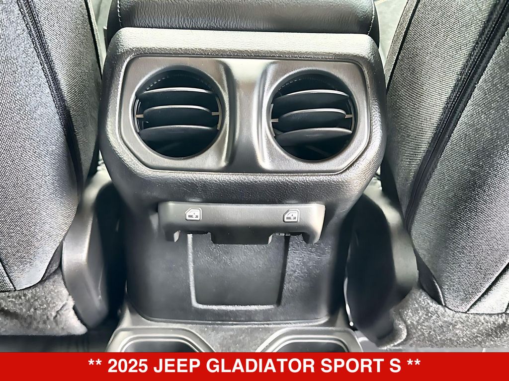 Thumbnail: 2025 Jeep Gladiator - 22