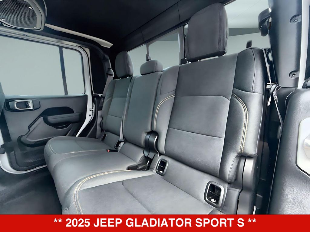 Thumbnail: 2025 Jeep Gladiator - 21