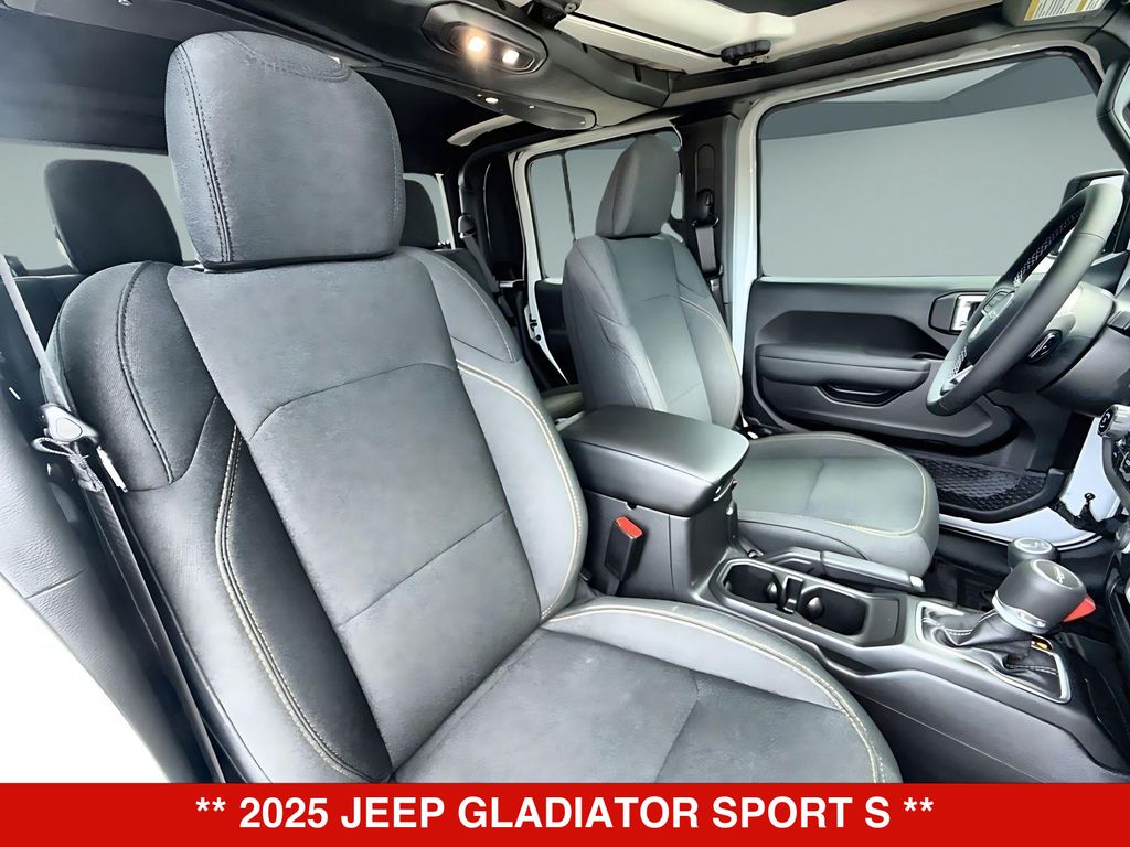 Thumbnail: 2025 Jeep Gladiator - 11