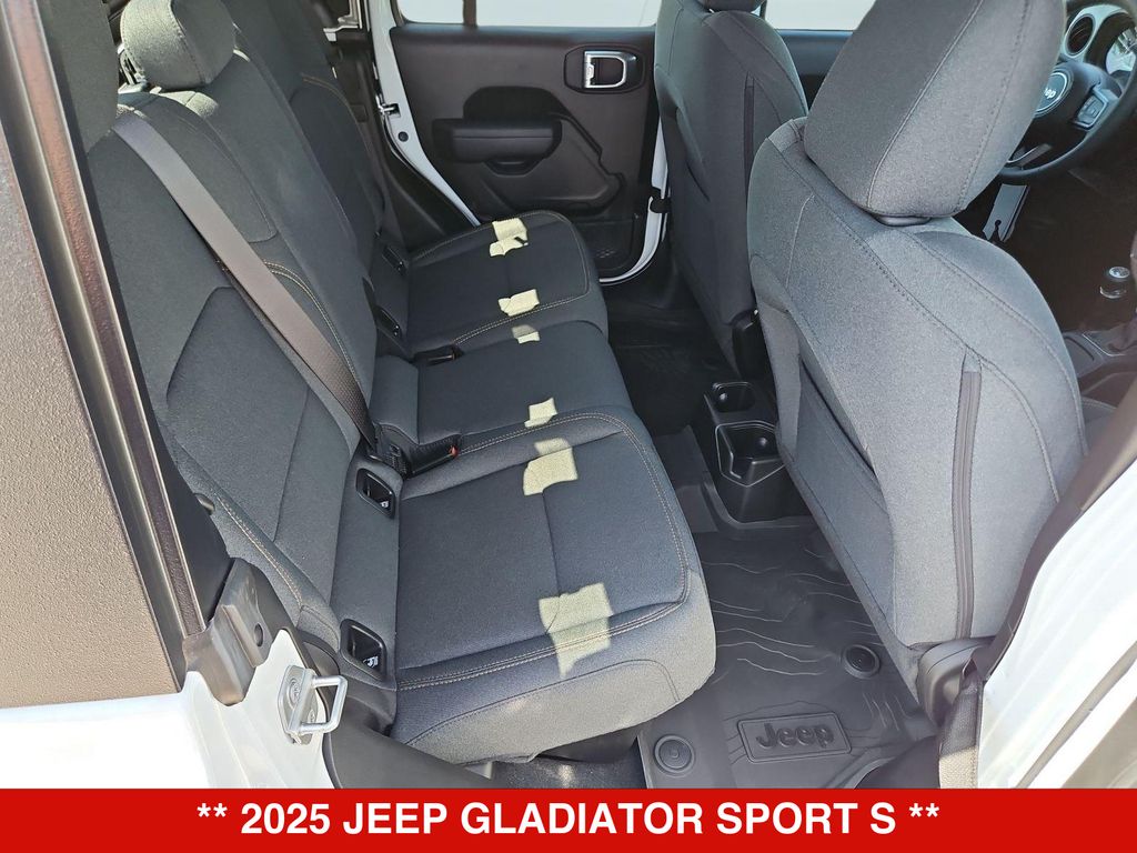 Thumbnail: 2025 Jeep Gladiator - 26