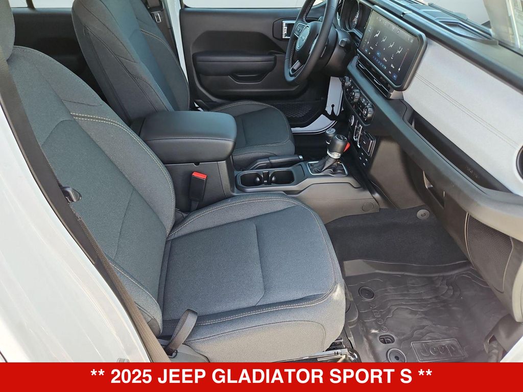 Thumbnail: 2025 Jeep Gladiator - 12