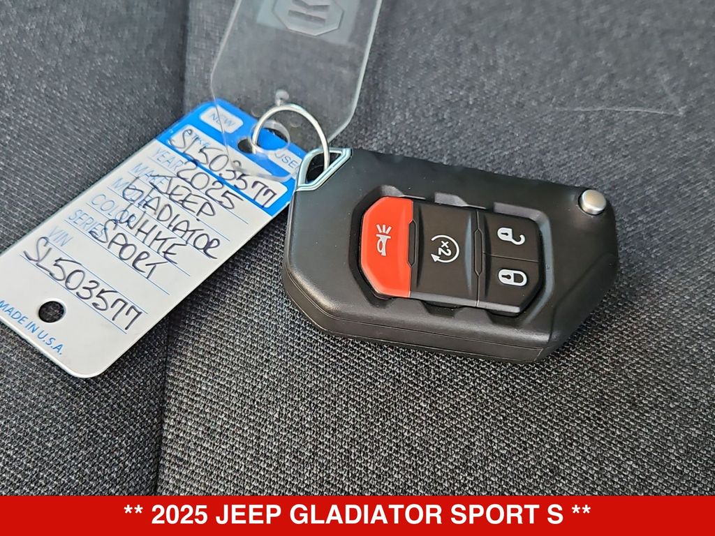 Thumbnail: 2025 Jeep Gladiator - 19