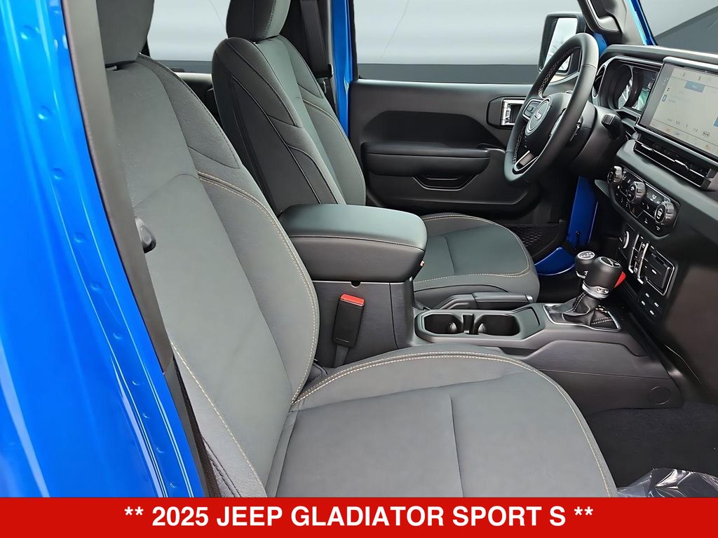 Thumbnail: 2025 Jeep Gladiator - 25