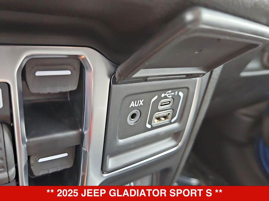 Thumbnail: 2025 Jeep Gladiator - 32