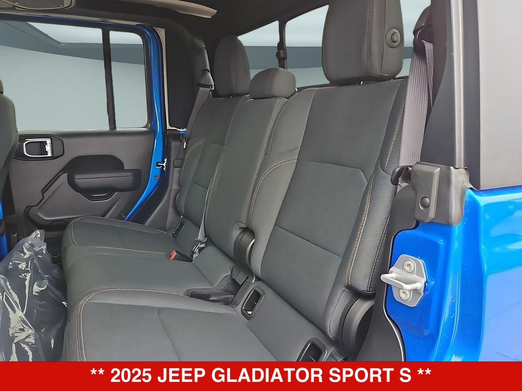 Thumbnail: 2025 Jeep Gladiator - 24