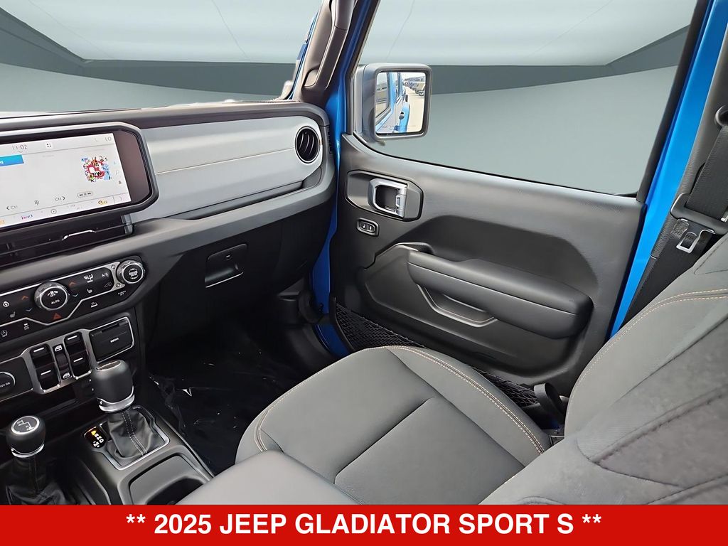 Thumbnail: 2025 Jeep Gladiator - 8