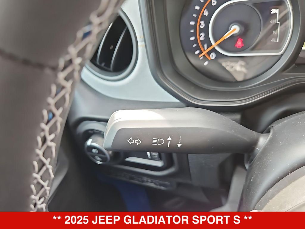 Thumbnail: 2025 Jeep Gladiator - 30