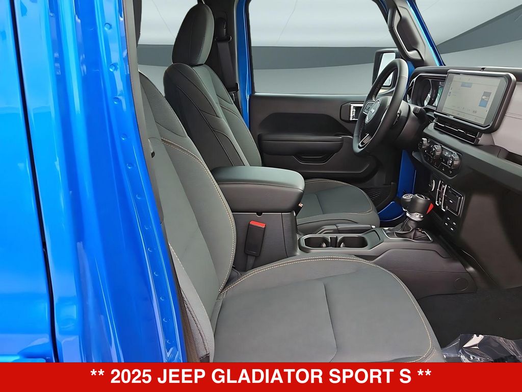 Thumbnail: 2025 Jeep Gladiator - 26